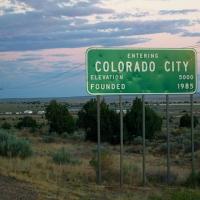 Entering Colorado City, Arizona. Image by Wikimedia user Ricardo630 and shared under a Creative Commons By Attribution license.