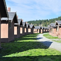 Cabins. Photograph by Joe Mabel shared under a Creative Commons By Attribution license, via Wikimedia Commons