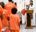 Fr. Richard Sotelo SJ celebrating mass at SPC El Paso Tesax. Image courtesy Jesuit Refugee Services. 